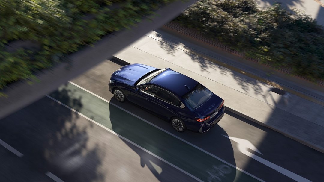 Всегда в своей полосе и на безопасной дистанции.        